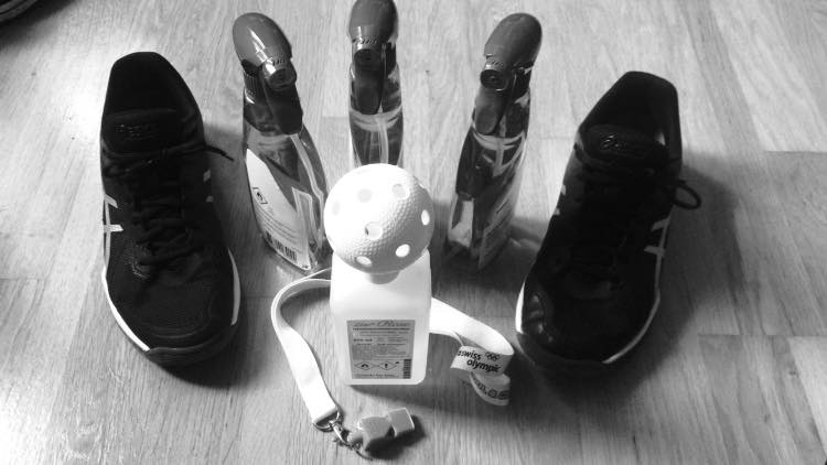 Trainingsstart nach der Corona-Pause für den UHC Kreuzlingen mit Sportausstattung und neu den Desinfektionsmitteln