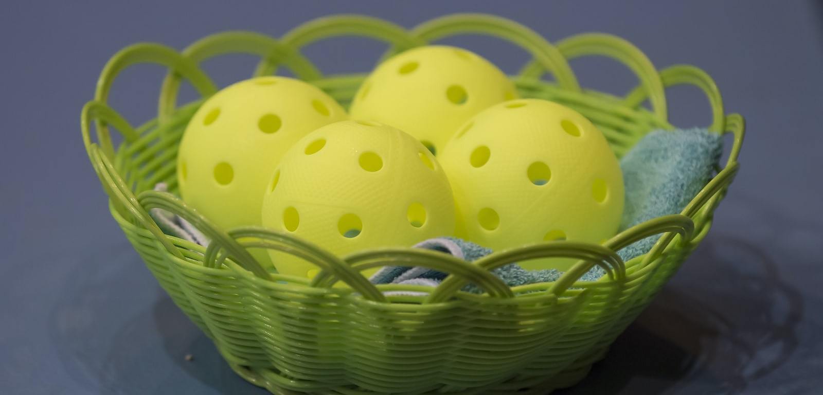 Bälle im Korb. Foto zu: Turnierunterbruch wird bis mindestens Anfang Januar 2021 verlängert. Foto: Fabian Trees