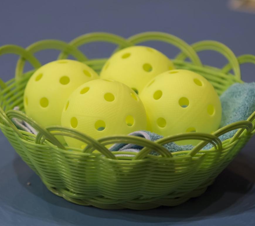 Bälle im Korb. Foto zu: Turnierunterbruch wird bis mindestens Anfang Januar 2021 verlängert. Foto: Fabian Trees